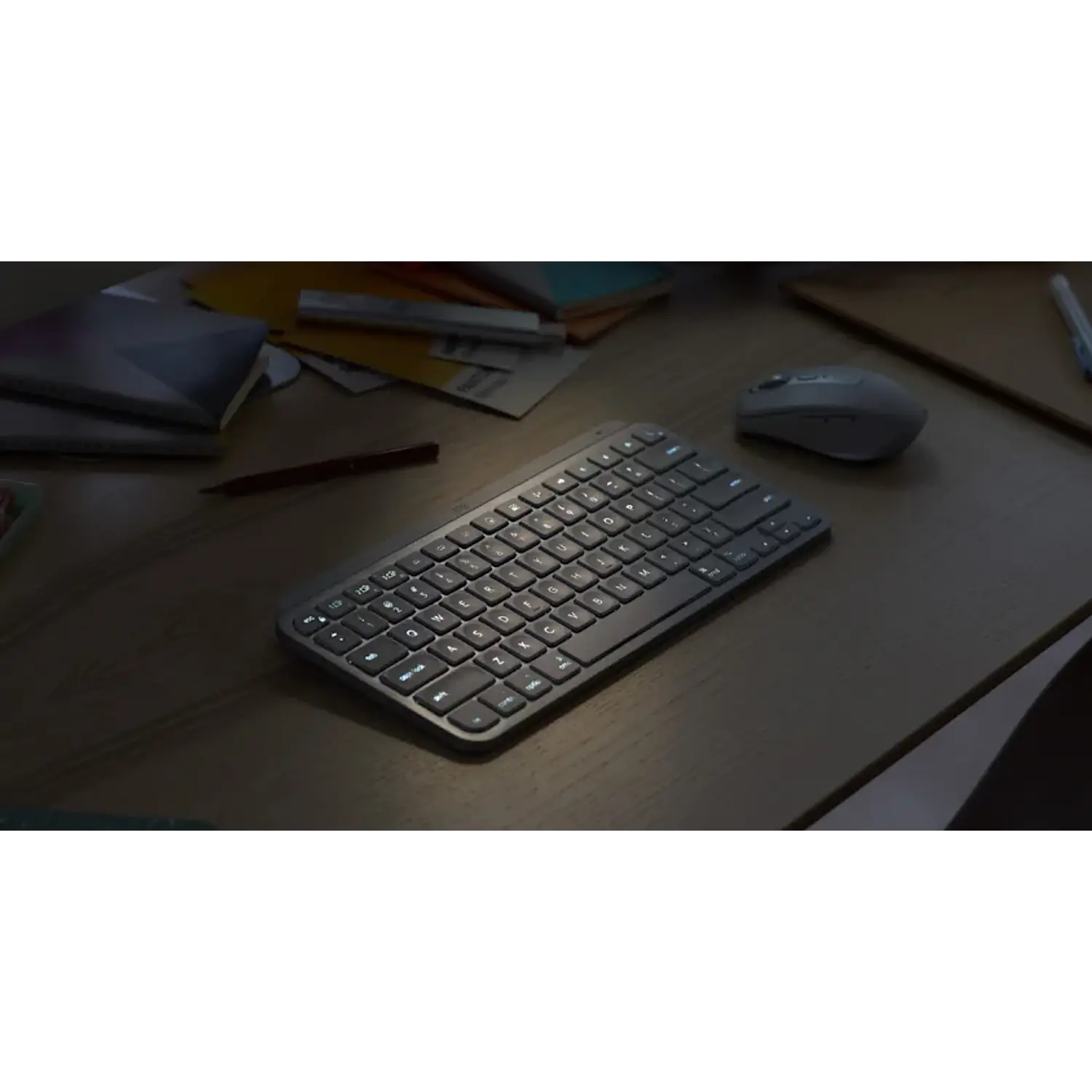 Logitech MX Keys Mini, Teclado Inalámbrico Compacto, Bluetooth, Retroiluminado, Español, Gris Pálido 9