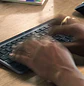 Logitech MX Keys Mini, Teclado Inalámbrico Compacto, Bluetooth, Retroiluminado, Español, Gris Pálido - Miniatura 11