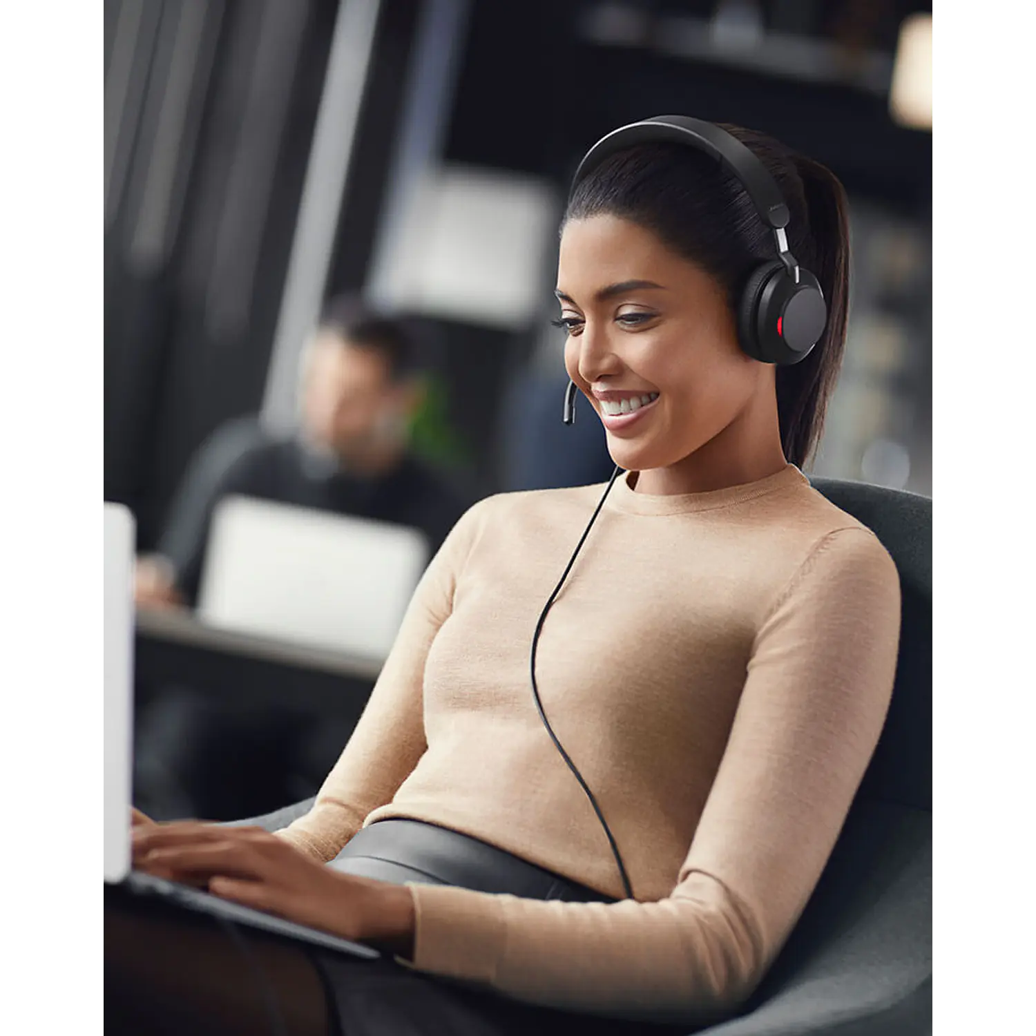 Jabra Evolve2 40 SE, Audífonos USB-C y USB-A, Estéreo, Microsoft Teams, 40 mm, Negro 3
