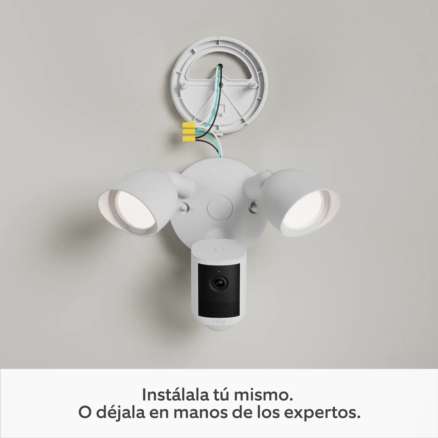 Ring Floodlight Camera 2K (2ª Gen), Cámara de Seguridad WiFi 2K, 2000 lm, Sirena, Cableada, Negro 2