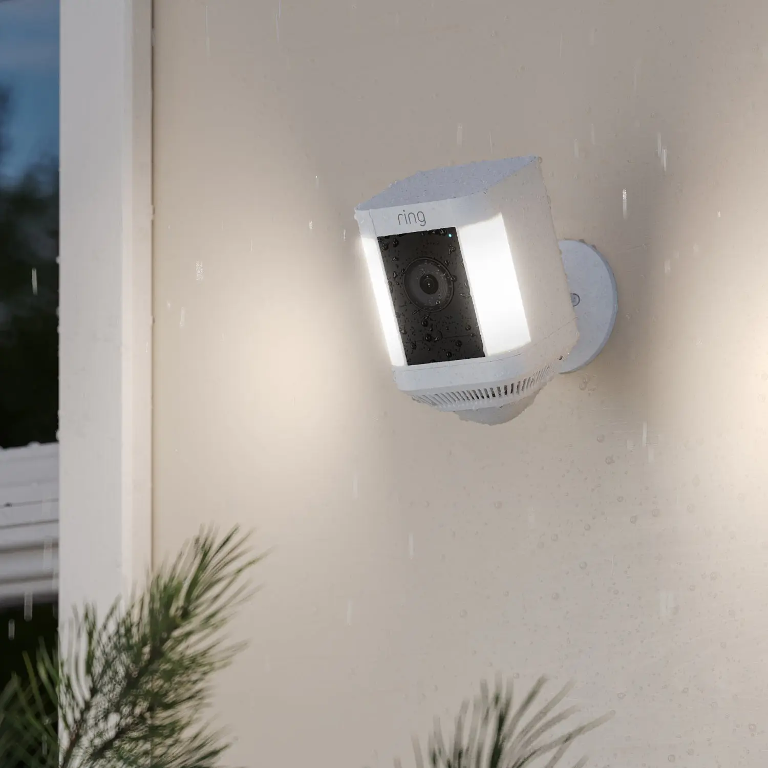 Ring Spotlight Cam Plus, Cámara de Seguridad WiFi 1080p, Batería, Visión Nocturna Color, Sirena, Blanco 3