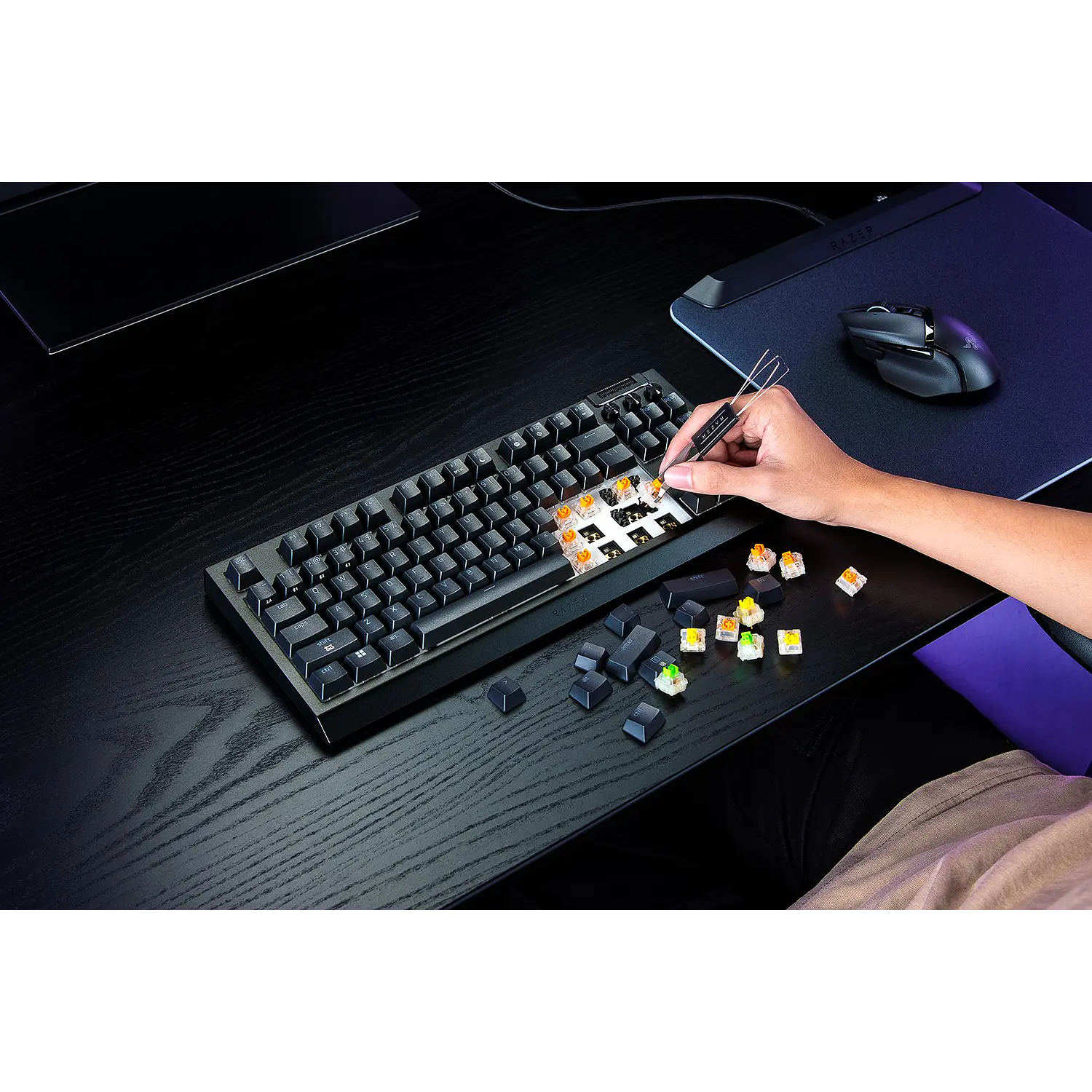Razer BlackWidow V4 Tenkeyless HyperSpeed, Teclado Gamer Mecánico TKL Español, Switch Orange, RGB, Inalámbrico 10