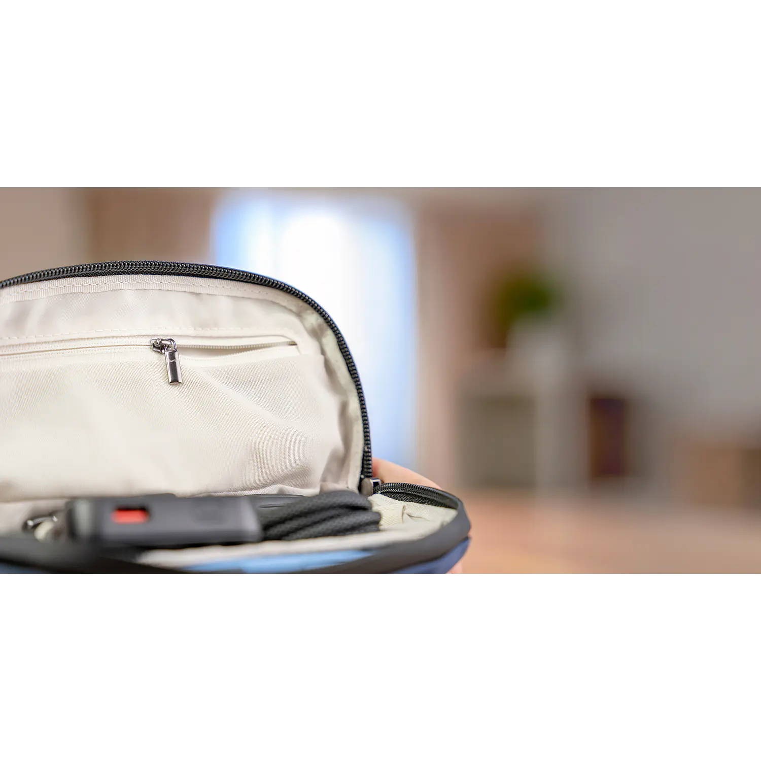 Klip Xtreme Aurum KTO-251, Estuche Organizador para Accesorios Tecnológicos, Repelente al Agua, Gris 12
