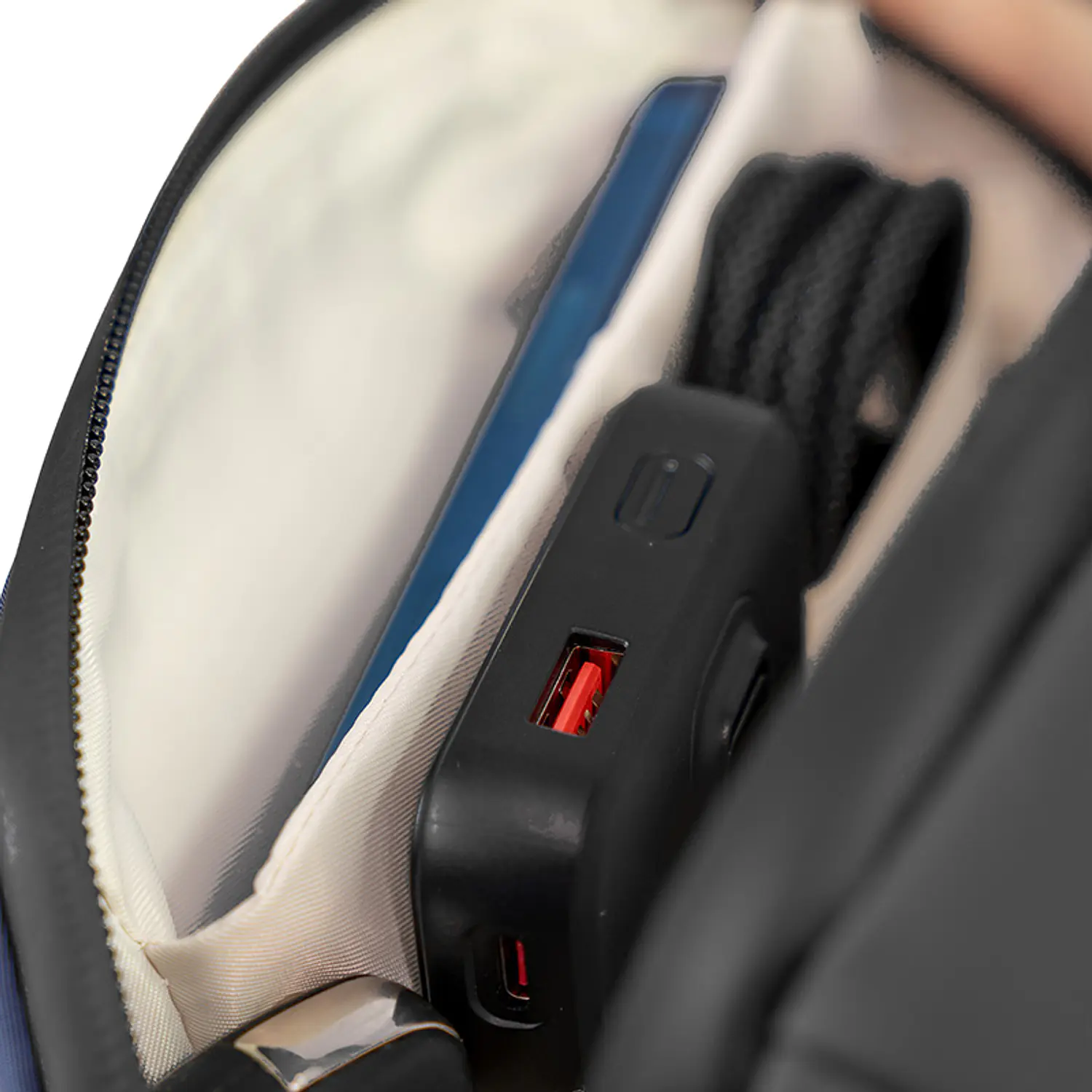 Klip Xtreme Aurum KTO-251, Estuche Organizador para Accesorios Tecnológicos, Repelente al Agua, Gris 14