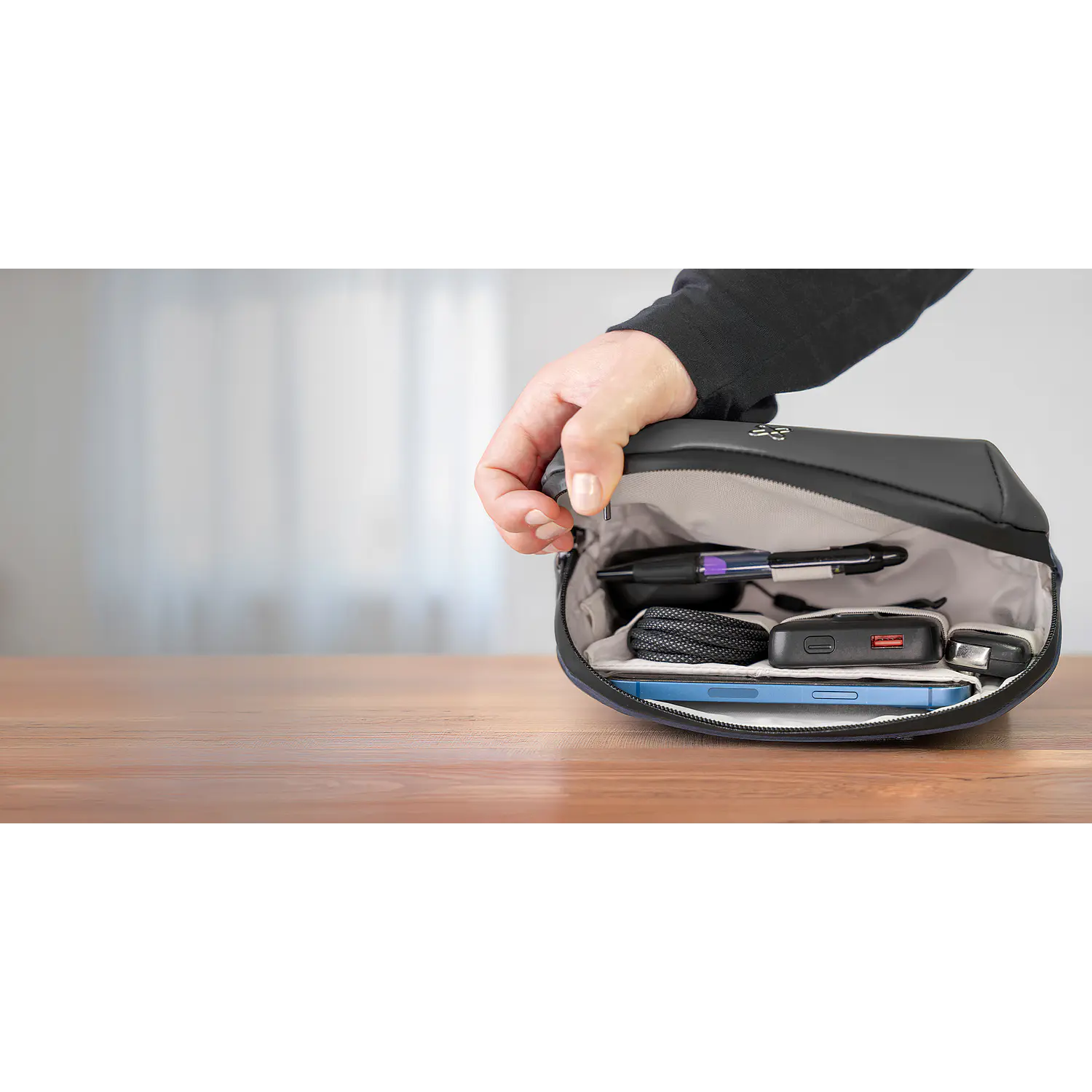 Klip Xtreme Aurum KTO-251, Estuche Organizador para Accesorios Tecnológicos, Repelente al Agua, Gris 18
