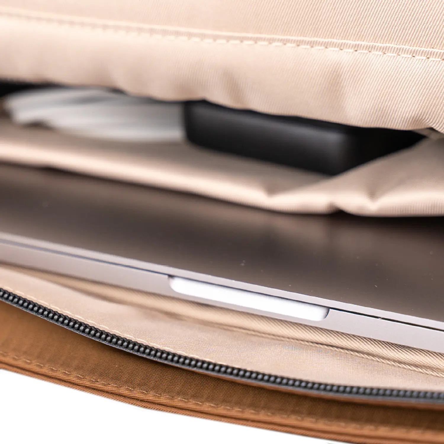 Klip Xtreme Nomadia KLB-851, Bolso Tote de Viaje para Notebook 15,6