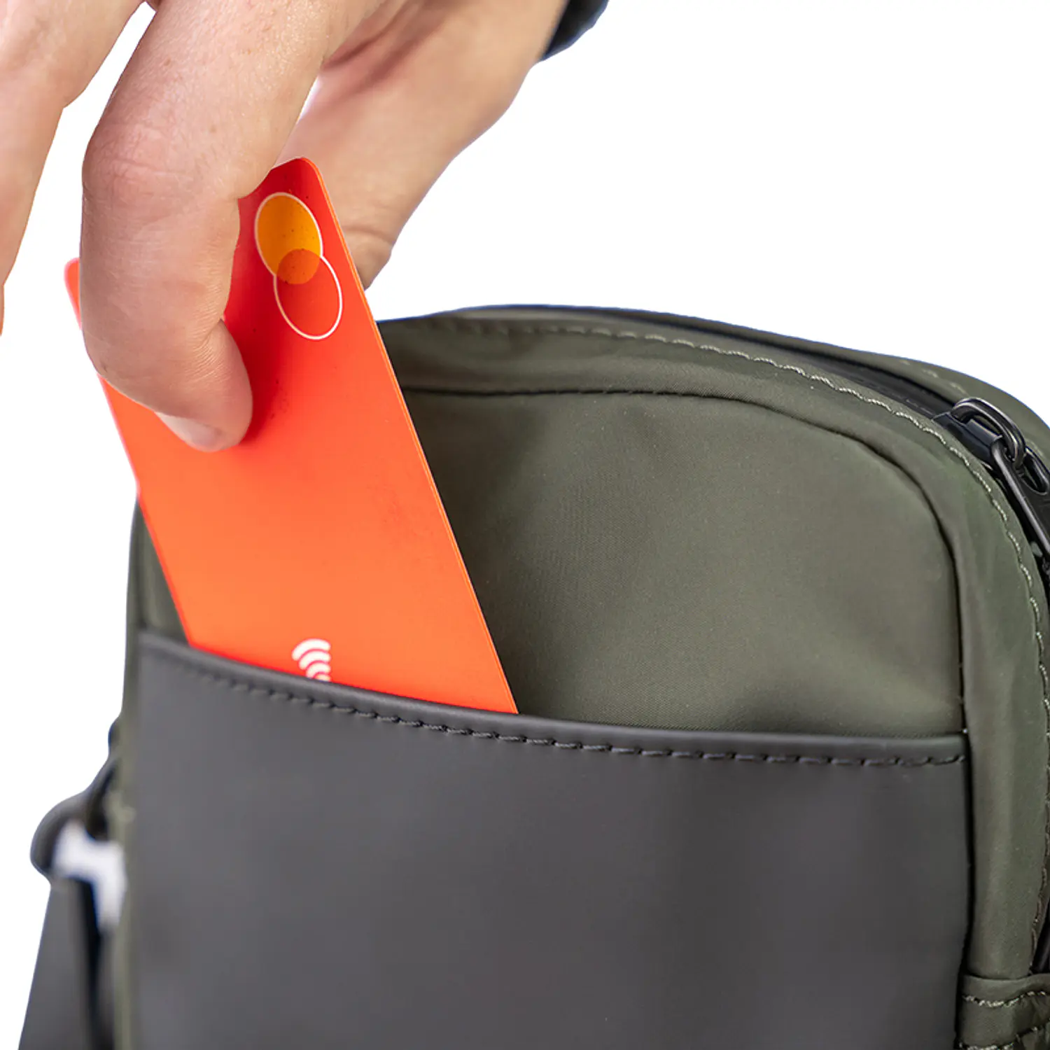 Klip Xtreme Modevo KCB-451, Bolso Cruzado para Celular, Repelente al Agua, Verde y Negro 12