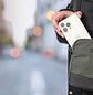 Klip Xtreme Modevo KCB-451, Bolso Cruzado para Celular, Repelente al Agua, Verde y Negro - Miniatura 15