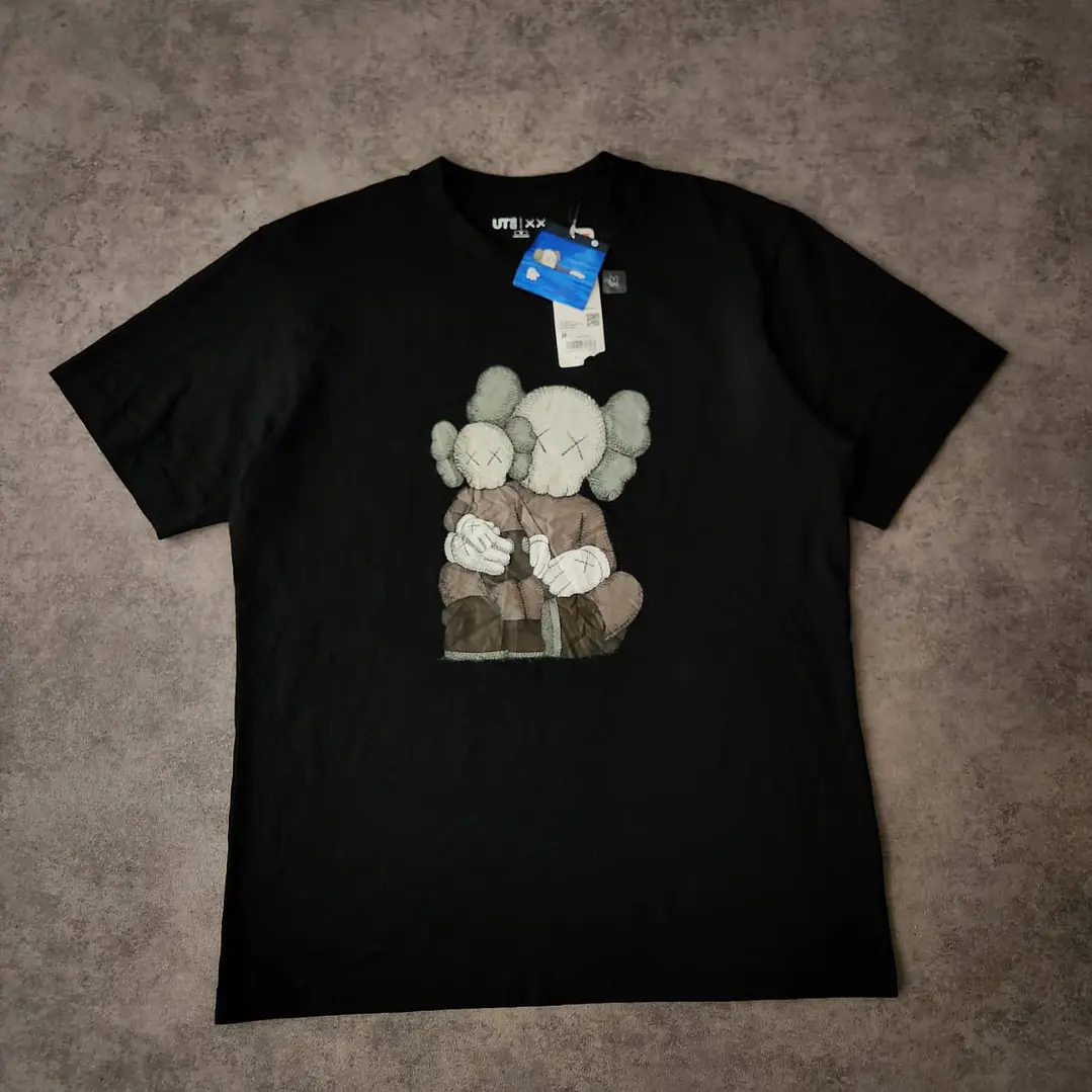 Kaws x Uniqlo T-Shirt M 1