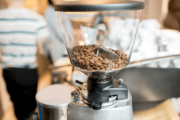 ¿Cuáles son los beneficios de un café recién molido?