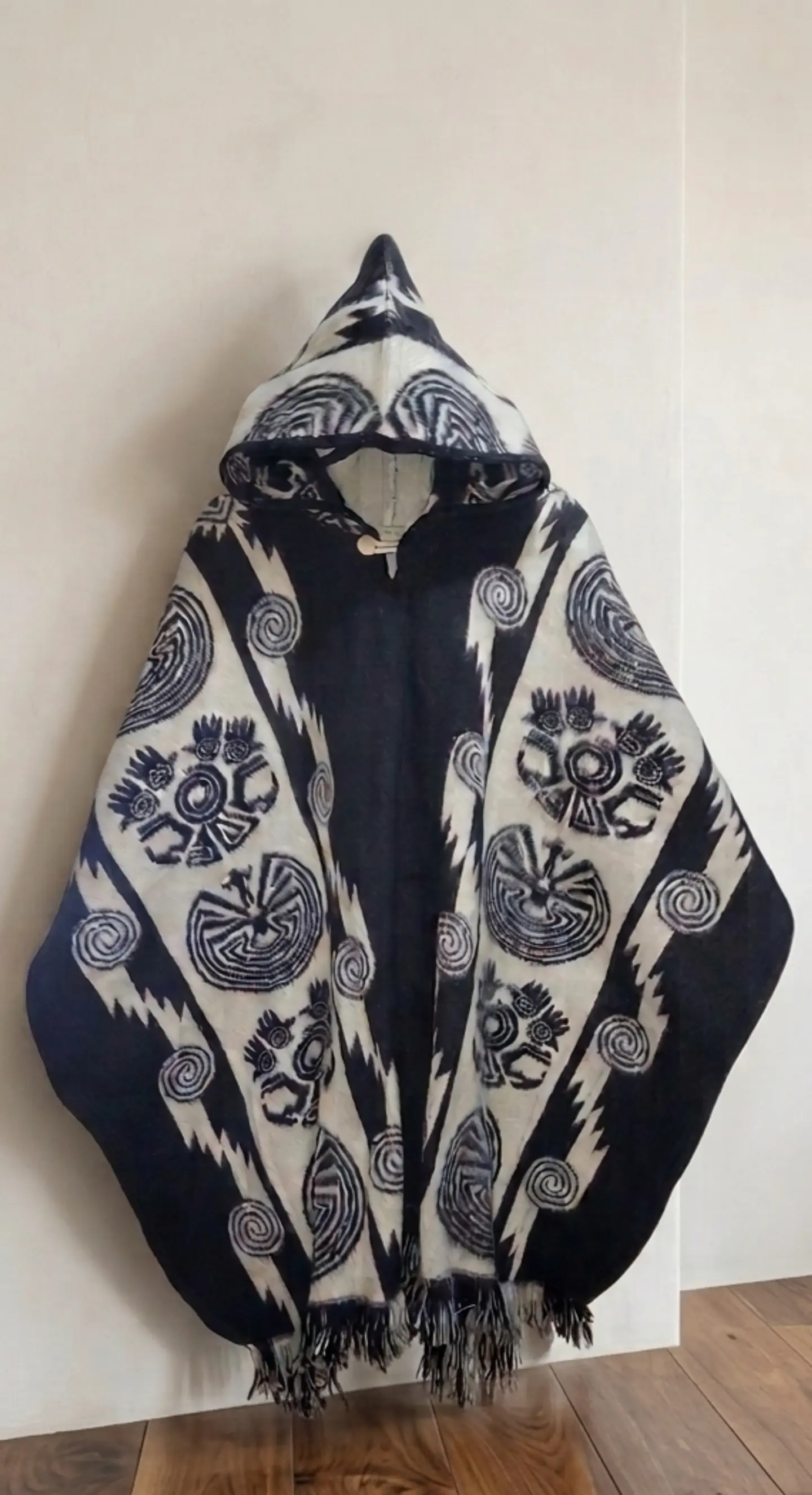 PONCHO TRIBAL YIN YANG  (ALPACA) 1