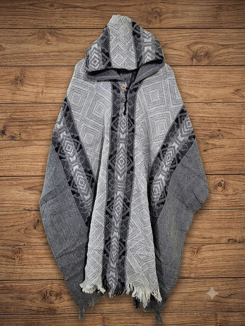 PONCHO DE LANA COQUEADO GRIS