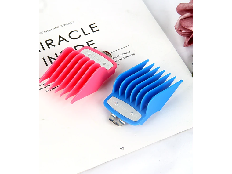 Set 8 Peines Metálicos con Caja Transparente 3