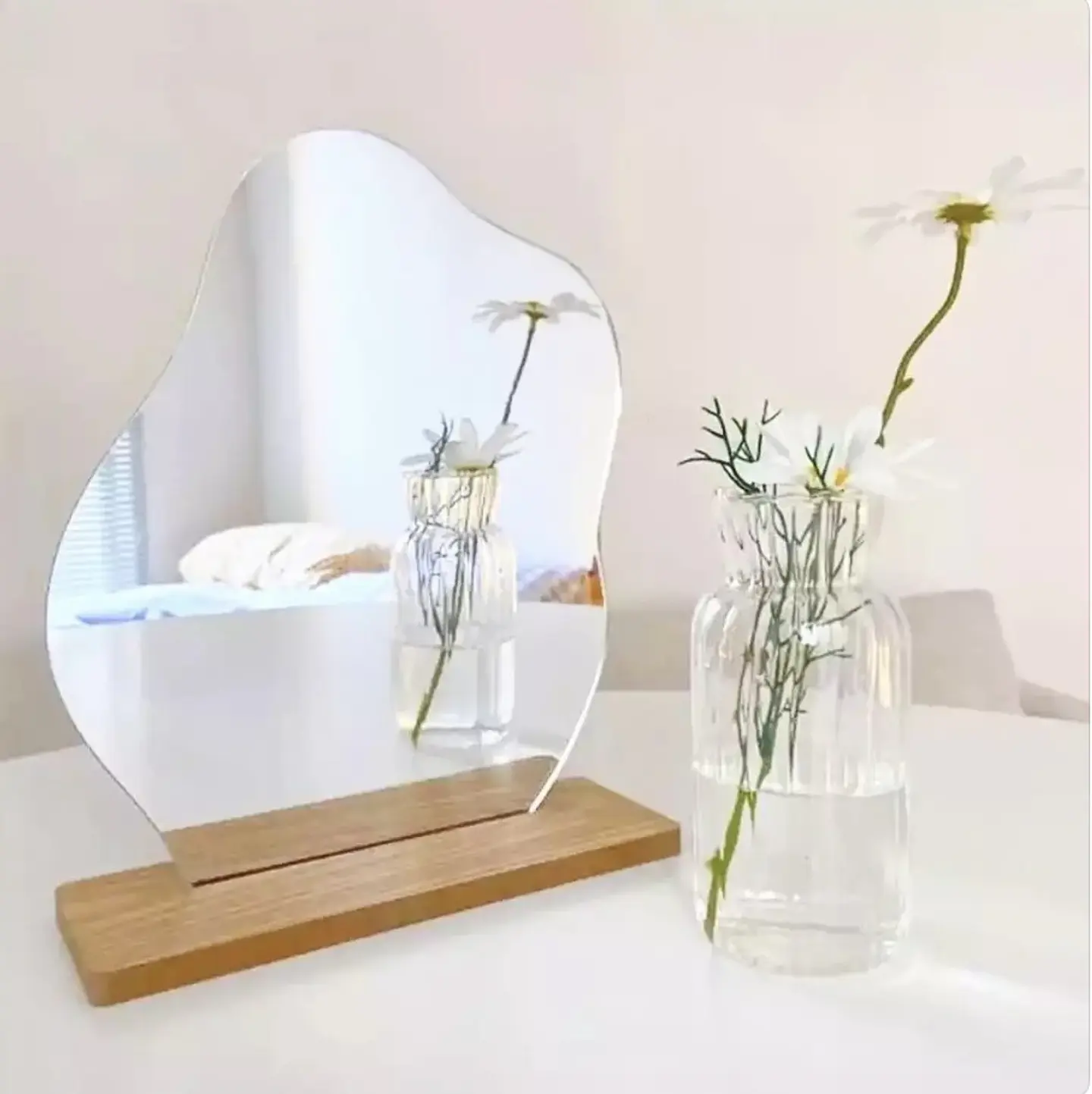 Espejo Decorativo de Mesa con Formas Irregulares – Moderno y Versátil 3