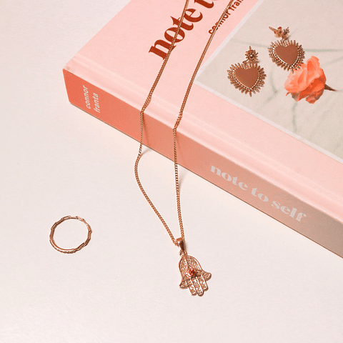 Colar Hamsa | ela é de exageros, na força, no amor e na fé.