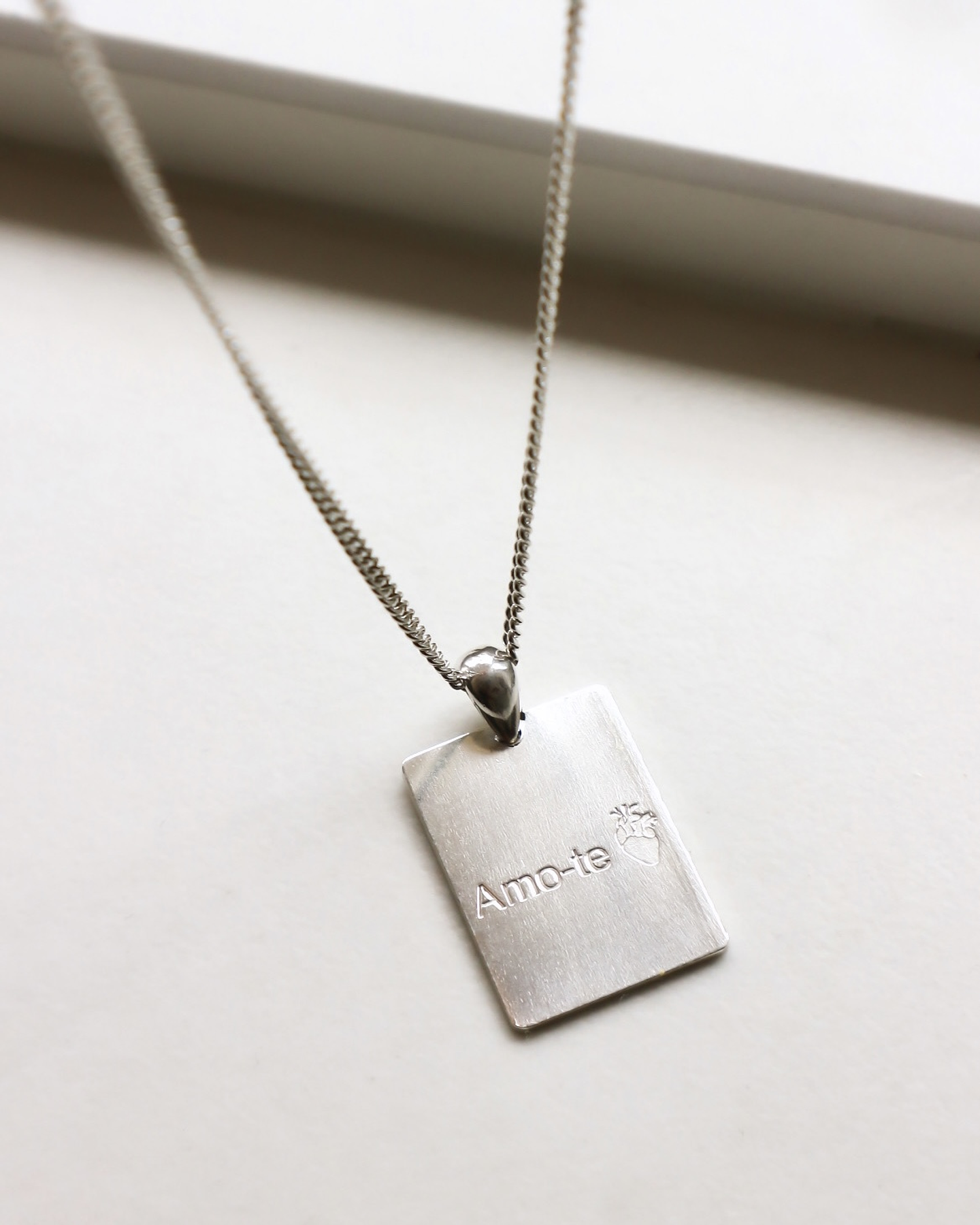 Colar com medalha personalizável  1