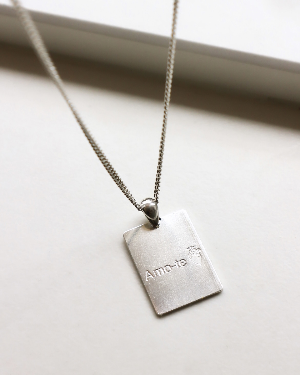 Colar com medalha personalizável  1