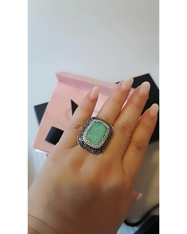 G R E E N - M Y S T I Q U E 