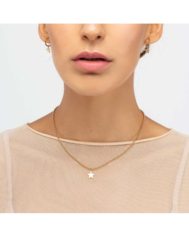 Gargantilla dorada con estrella 