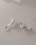 Aros Colgantes de Plata con Toque Azul de Elegancia