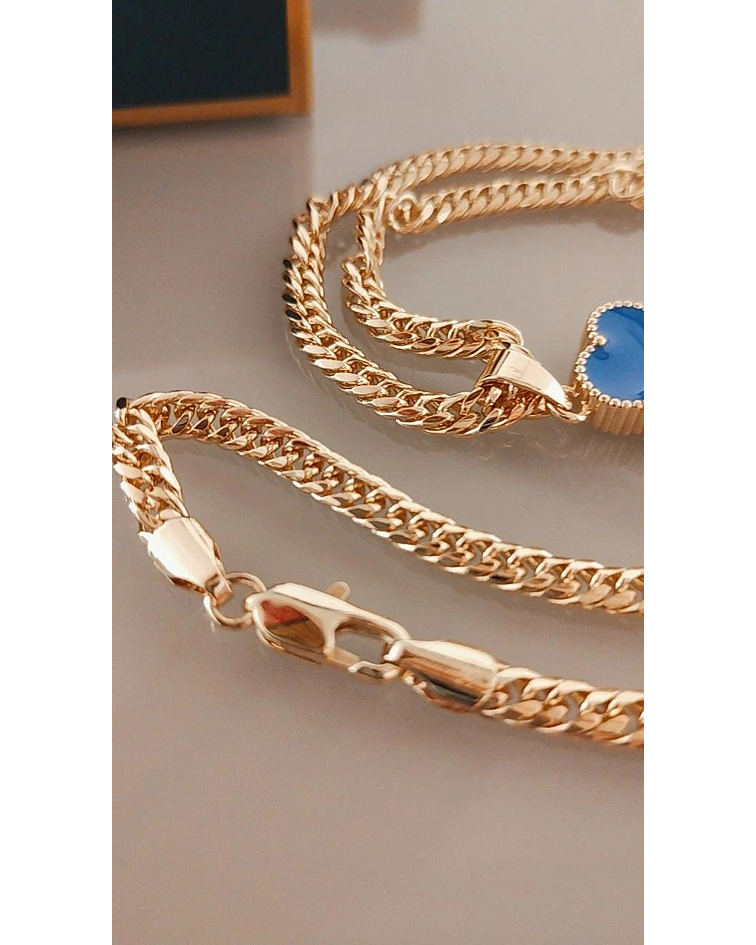 Collar Trébol de la Suerte Un Talismán de Dualidad y Lujo en Oro Laminado