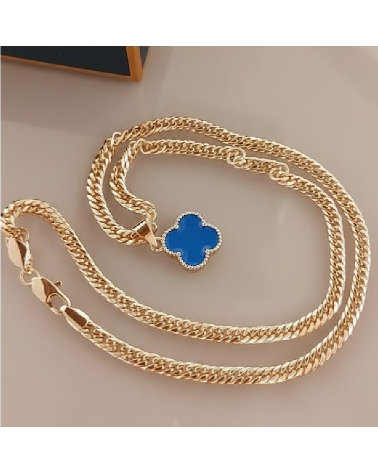 Collar Trébol de la Suerte Un Talismán de Dualidad y Lujo en Oro Laminado