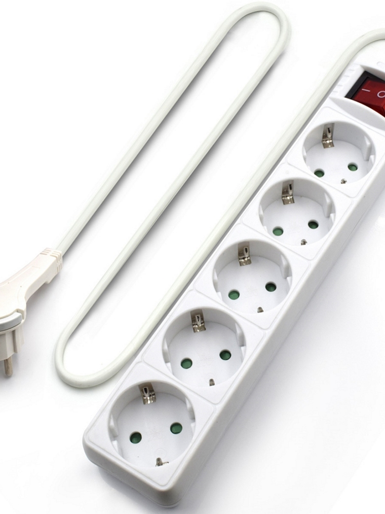 EWENT EW3955  Regleta 5 Tomas / 1 interruptor 1.5m 2