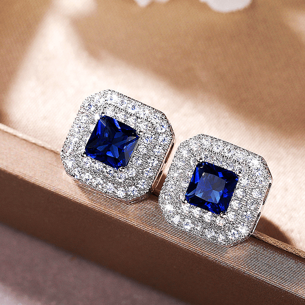 Broqueles clásicos con imitación de zafiro en corte cuadrado