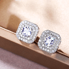 Broqueles clásicos con diamante de imitación en corte cuadrado rodeado de circonias 1