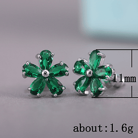 Aretes en forma de flor coreana con circonia verde