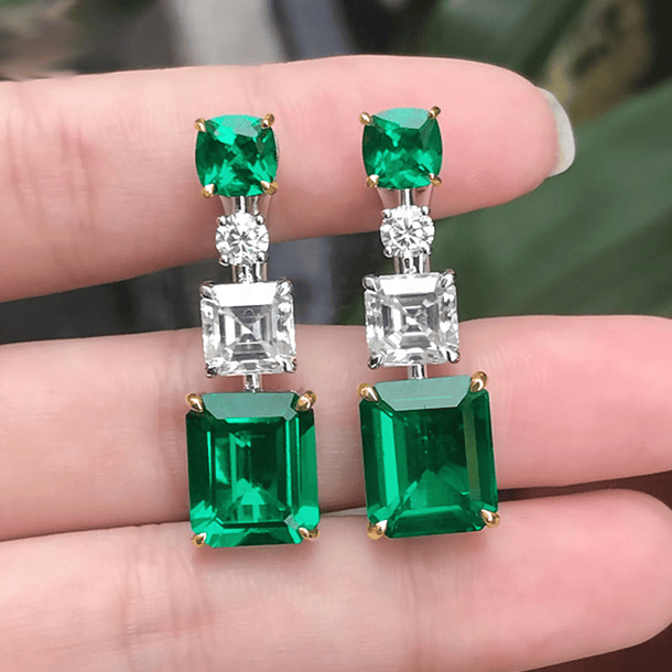 Aretes con circonia esmeralda y blanca en formas geométricas 1