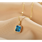 Dije y cadena con topacio azul de imitación en corte octágono en acero titanio chapado en oro 1