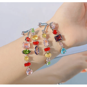 Aretes colgantes multicolores doble vista con piedras sintéticas de cortes mixtos