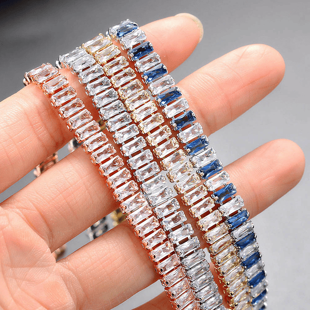 Pulsera con zafiros y diamantes de imitación en corte baguette en cobre blanco 3