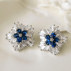 Aretes creativos estilo copo de nieve con zafiros azules de imitación y circonias blancas en cobre blanco