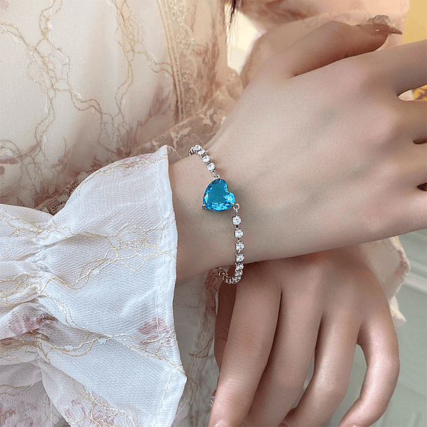 Pulsera retro con circonia azul en corte corazón y circonias blancas redondas en cobre blanco 1