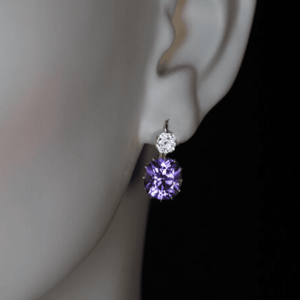 Aretes geométricos con amatista de imitación corte oval y circonias blancas redondas en cobre chapado en oro 3