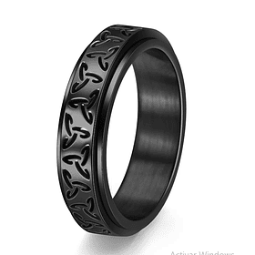 Anillo de acero titanio negro con detalles grabados  y movimiento giratorio