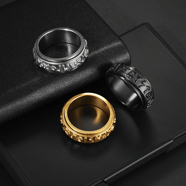 Anillo dorado para caballero con letras a relieve y movimiento en acero inoxidable 4