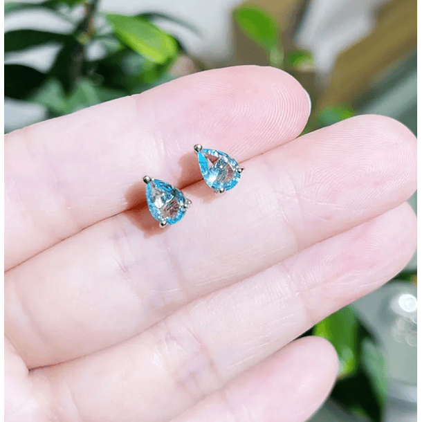 Broqueles sencillos con topacios azules de imitación corte pera en cobre blanco 1