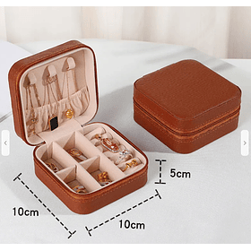 Joyero en cuero sintético con cremallera color marrón de 10x10x5cm