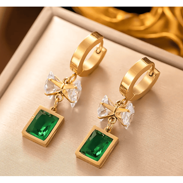 Aretes estilo arracadas colgantes con diseño de lazo y esmeralda de imitación octágono en acero inoxidable