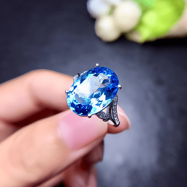 Anillo clásico con topacio azul de imitación y brazo media churumbela estilo hoja 1