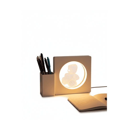 Lámpara de Escritorio Decorativa BT-01 con Portalápices y Diseño de Oso Acrílico 3D
