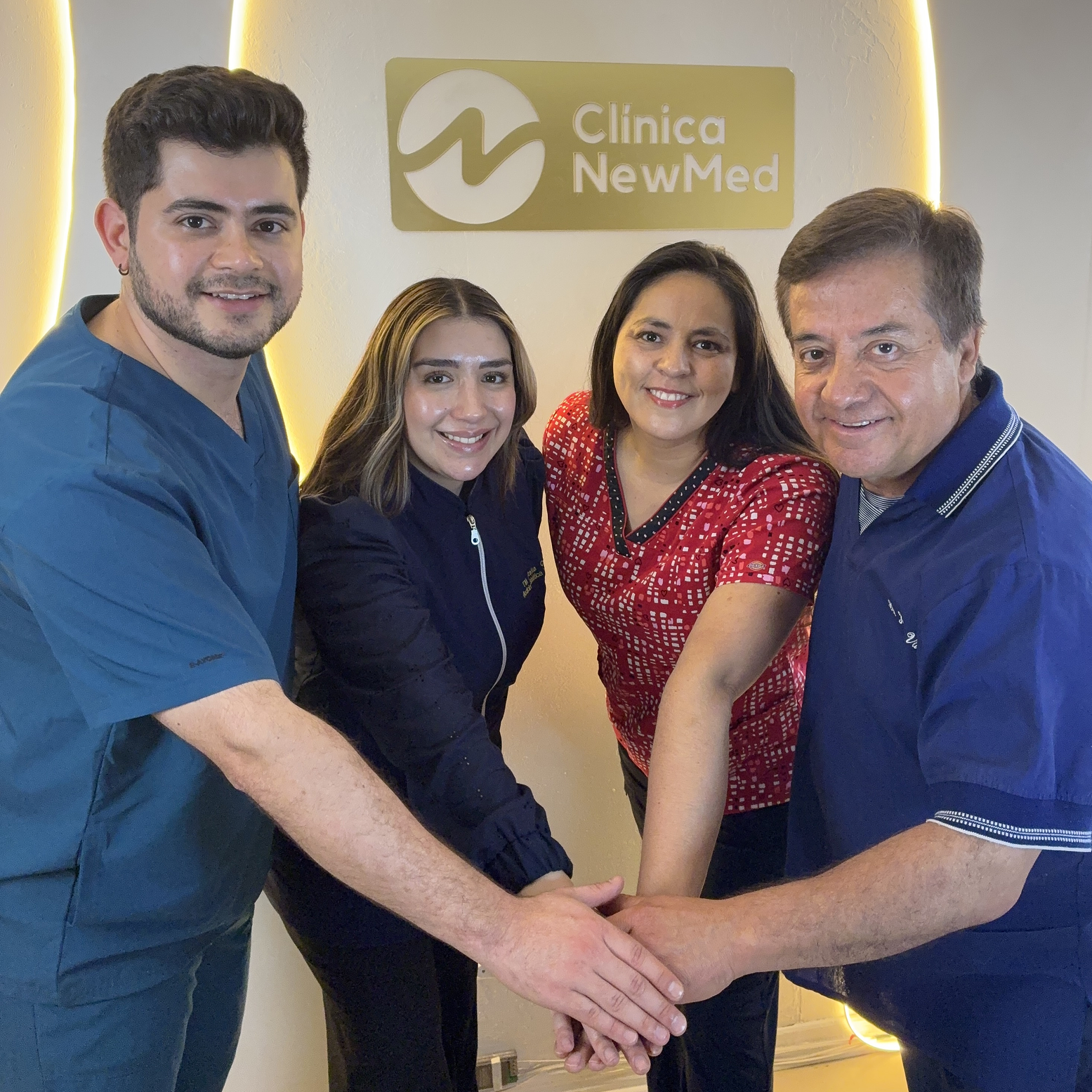 Profesionales altamente especializados que combinan experiencia clínica, tecnología avanzada y un enfoque personalizado para brindar resultados seguros, naturales y de excelencia.