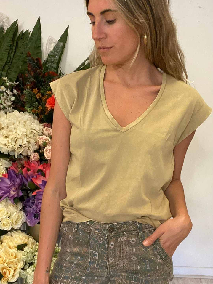 Polera Manga Corta Color Caqui Talla S Con Etiqueta Froens 1