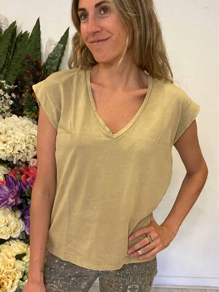 Polera Manga Corta Color Caqui Talla S Con Etiqueta Froens 2