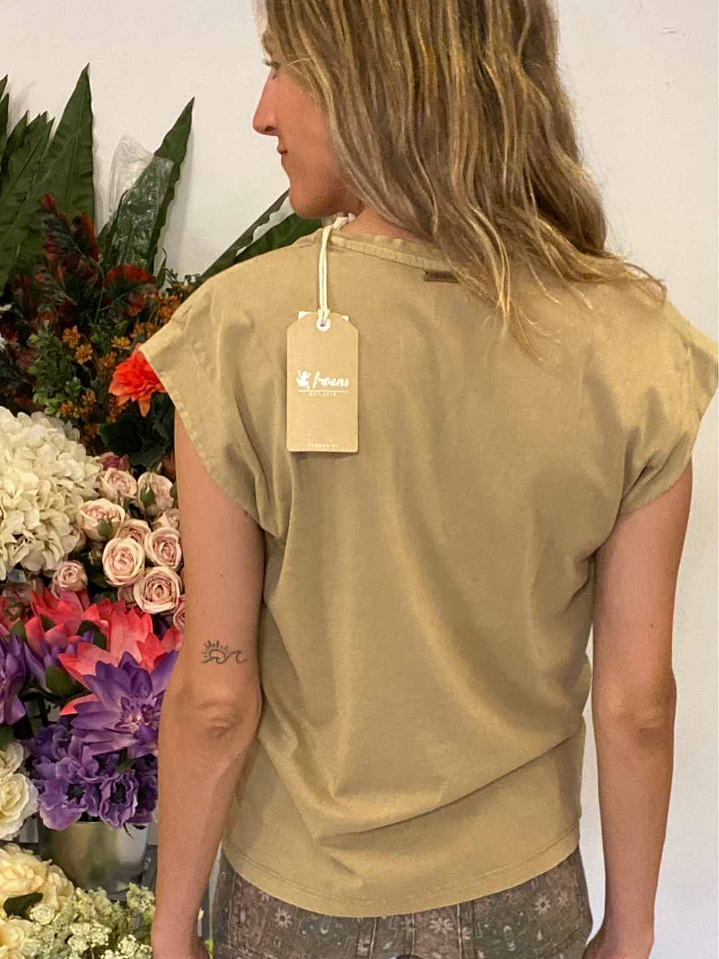 Polera Manga Corta Color Caqui Talla S Con Etiqueta Froens 3