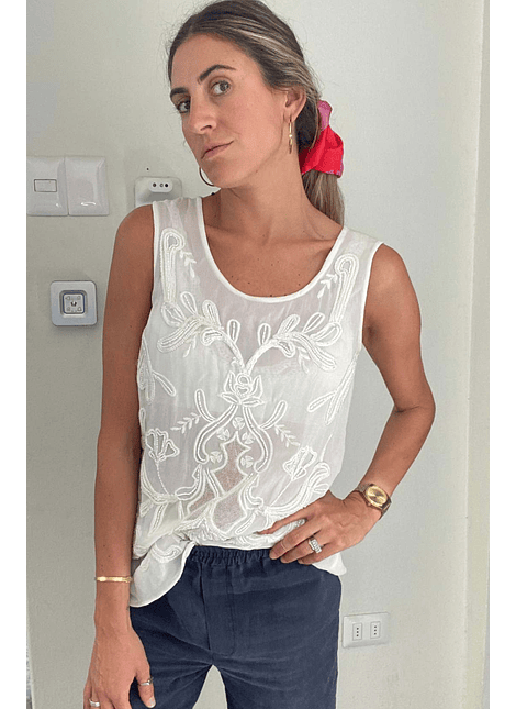 Polera Blanca Bordados con Mostacillas Talla M Umbrale