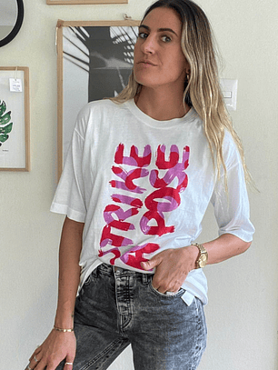 Polera Manga Corta Blanca Estampado Strike A Pose Talla M Jazmin Chebar